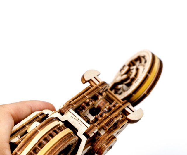 香港 彼氏にこっそり用意した手作りプレゼント「WOODEN CITY Cruiser V