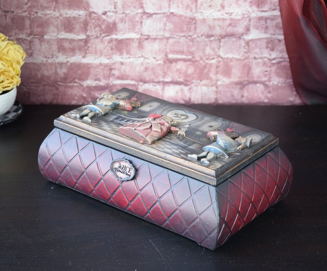 ウクライナ 不思議の国のアリス 木製ジュエリーボックス ハートの女王