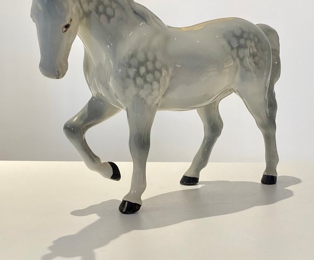 送料無料】台湾 ヴィンテージ英国 Beswick ブランドの陶器 -グレーの馬