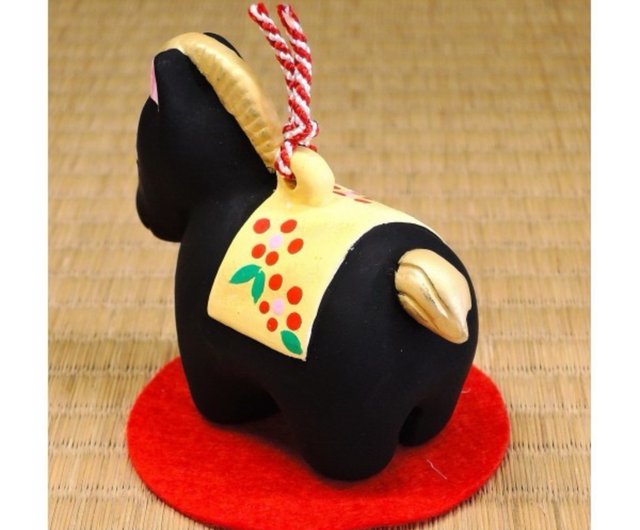 送料無料】台湾 午年陶器手作り置物 - 土鈴神馬 (黒) コリコ雑貨屋