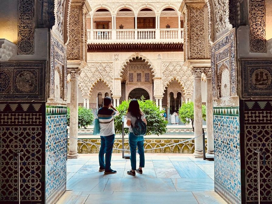 セビリア 旧市街ウォーキングツアー アルカサル入場券付き フラメンコ