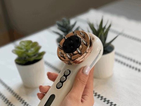 髪・頭皮からフェイスまで、1台でケア。EBiSの美顔器【Esthead