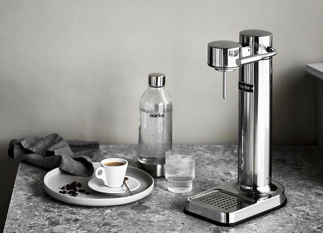 構造・デザイン・使い方すべてシンプルを極めた炭酸メーカー【aarke