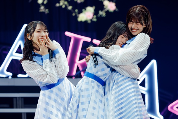 日向坂46、松田好花が涙の卒業セレモニー。自身が作詞した“涙目の太陽