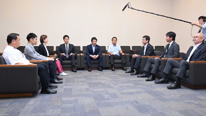 野党8党の政策責任者がガソリン暫定税率廃止法案の早期提出で合意