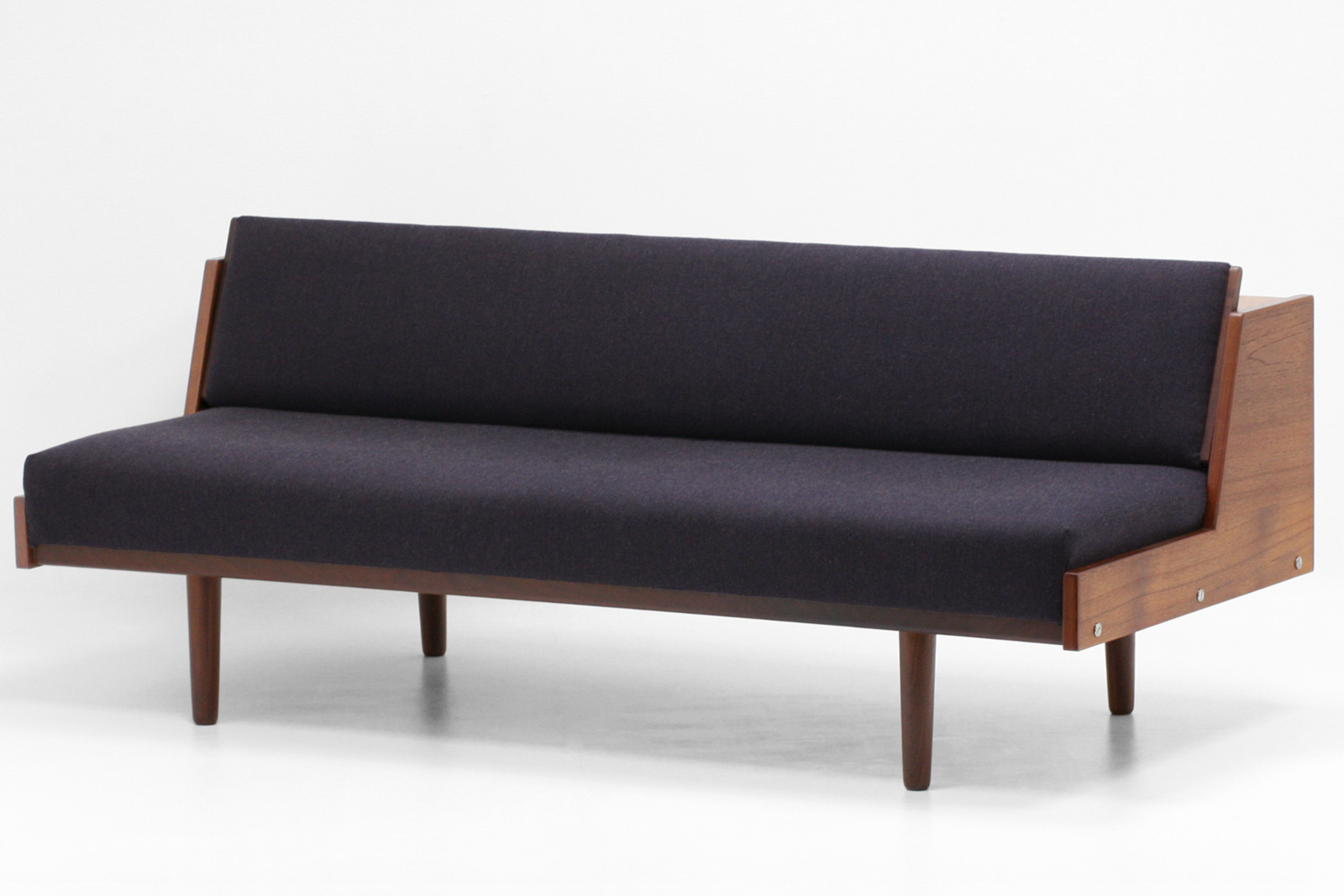 Hans.J.Wegner（ハンス.J.ウェグナー）デイベッド「GE258チーク材丸脚