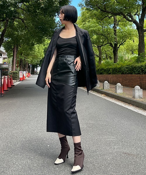 SEN TOKYO（セントーキョー）の「レザー美シルエット。異素材切り替え