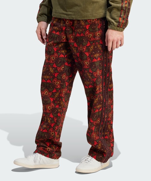 adidas（アディダス）の「コーデュロイ トラックパンツ / アディダス