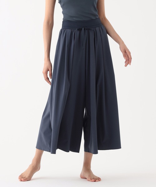 Chacott（チャコット）の「エアリータフタロングフレアパンツ