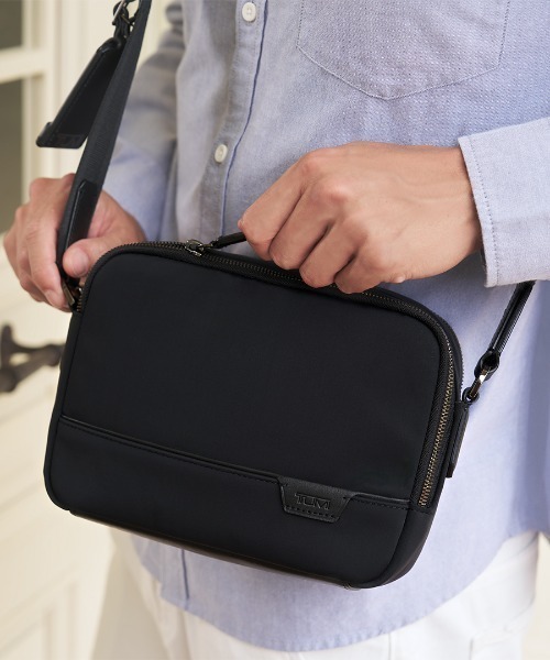 HARRISON 「ウィンザー」クロスボディ（ショルダーバッグ）｜TUMI