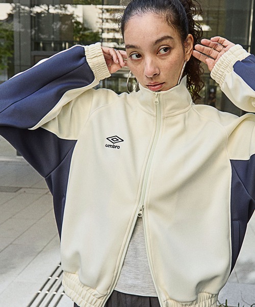 UMBRO/アンブロ 別注 ワンポイントロゴ刺繍 パイピング ラグラン