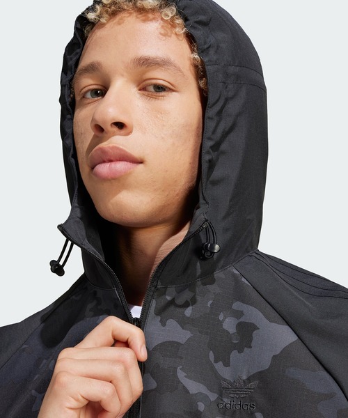 adidas（アディダス）の「カモ ウインドブレーカー / アディダス