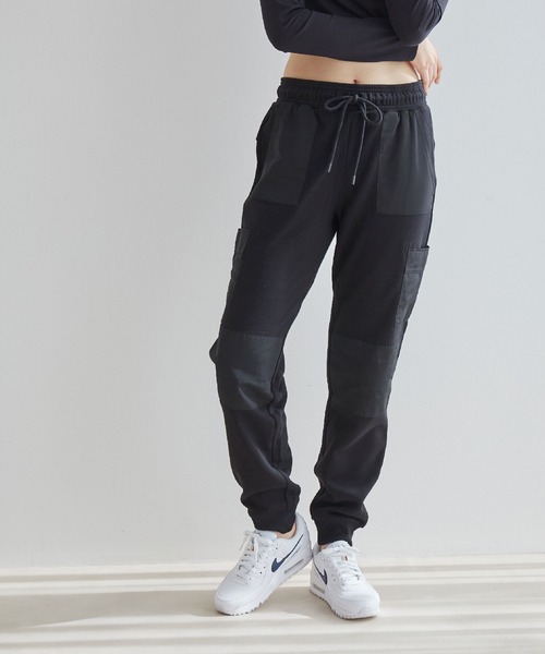 Alo Yoga（アロヨガ）の「【alo】カーゴジョガーパンツ（カーゴパンツ