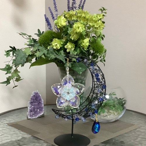 碧い月と神秘的な五芒星サクラメントフラワーの水晶結界サン