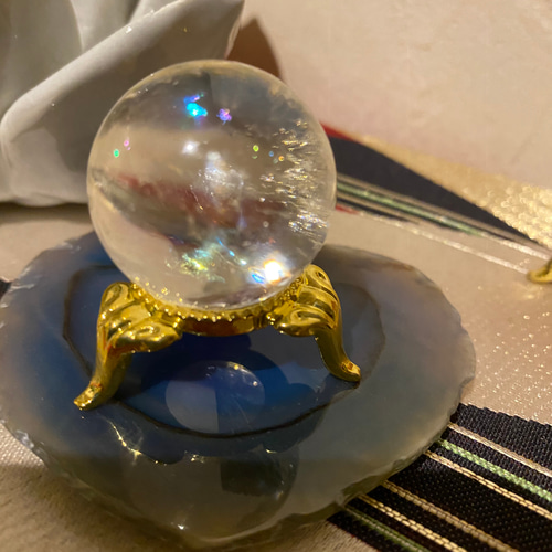 綺麗なレインボー入り水晶スフィア 丸玉 台座付❣️台座付 天然石 虹入