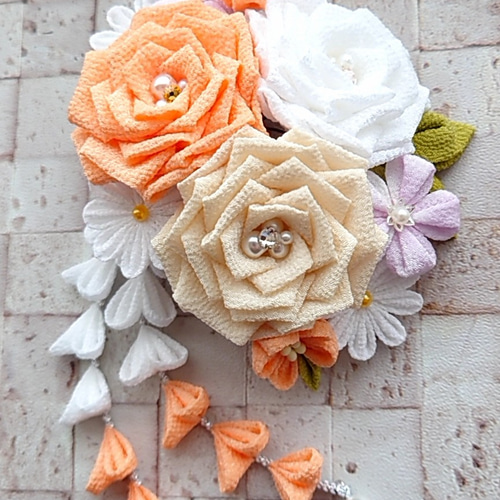 つまみ細工》薔薇の髪飾り 結婚式・成人式・七五三・卒業式 コーム く