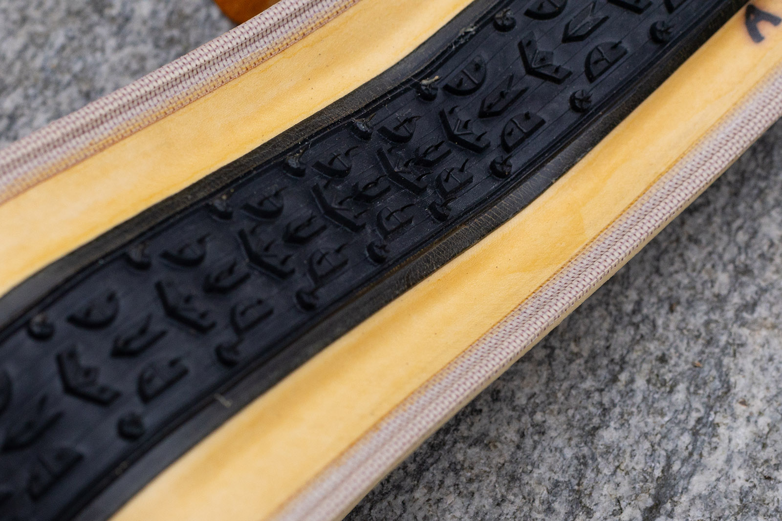 新品 A Dugast デュガス タイヤ Typhoon TLR 2本 VITTORIA 新品