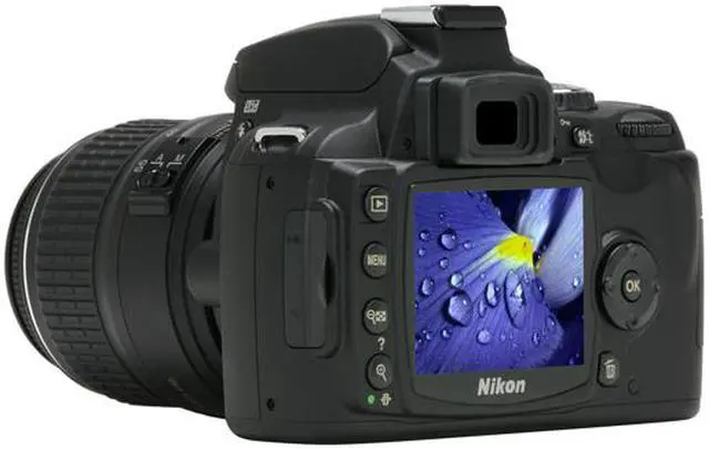 Nikon D40 Black Digital SLR Camera w/AF-S DX NIKKOR ED 18-55mm f