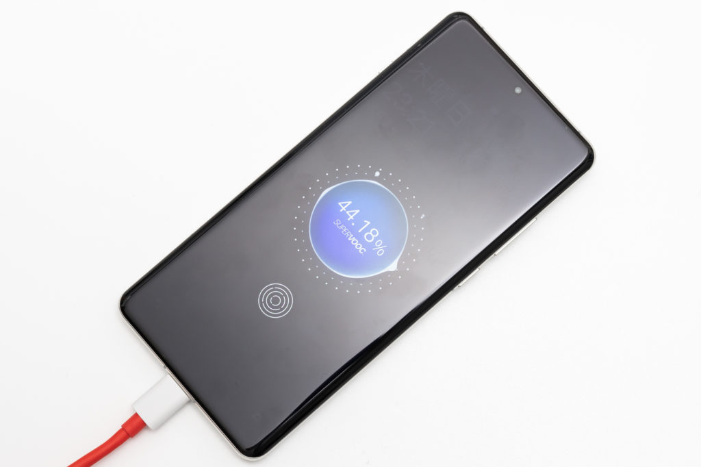 OnePlus 12レビュー】全てがバランスよくまとまった高水準なスマホ