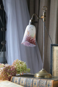 上品な雰囲気のシェード付きテーブルランプスタンド フランス