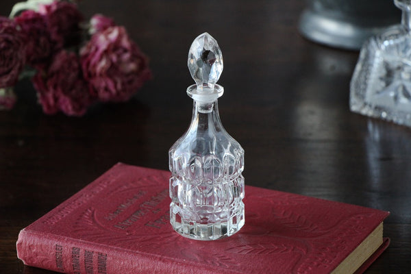 キラキラ美しい（高さ12.5cm）パフュームボトル（香水瓶） イギリス