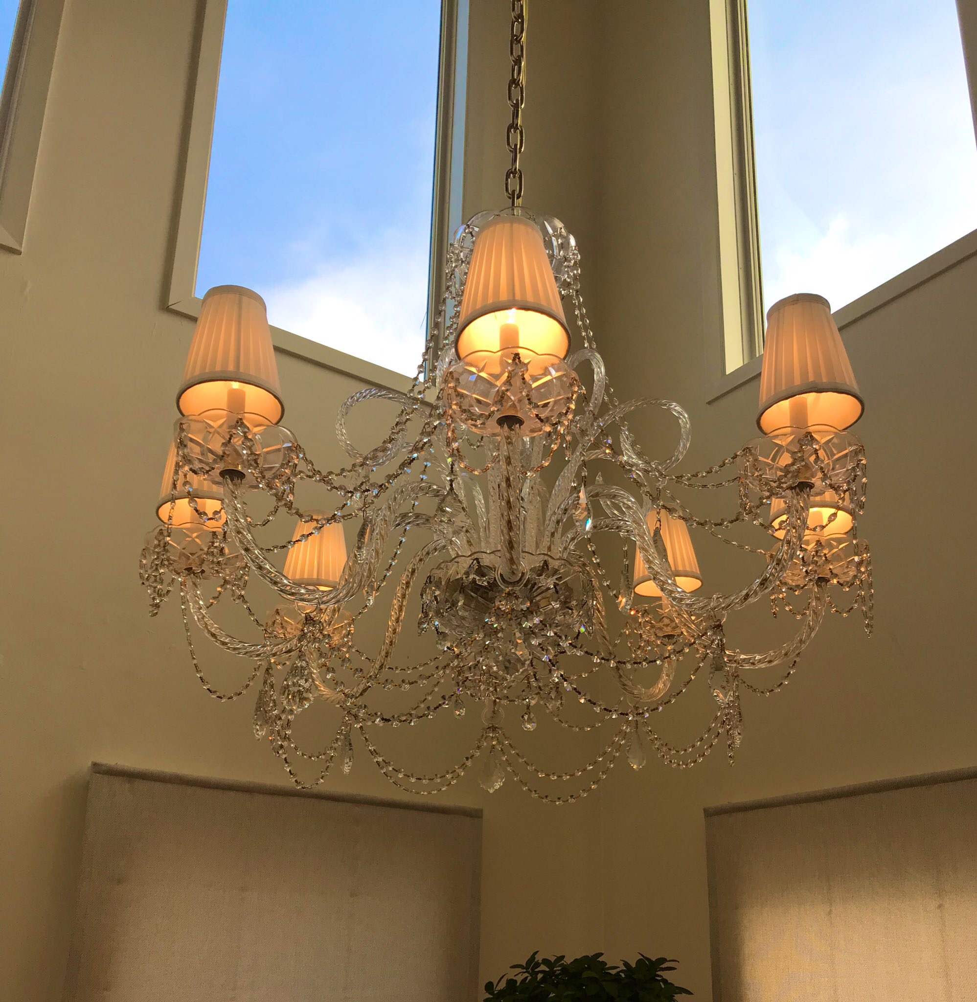 シャンデリア調光で理想の空間を！簡単設定からスマートホーム連携まで