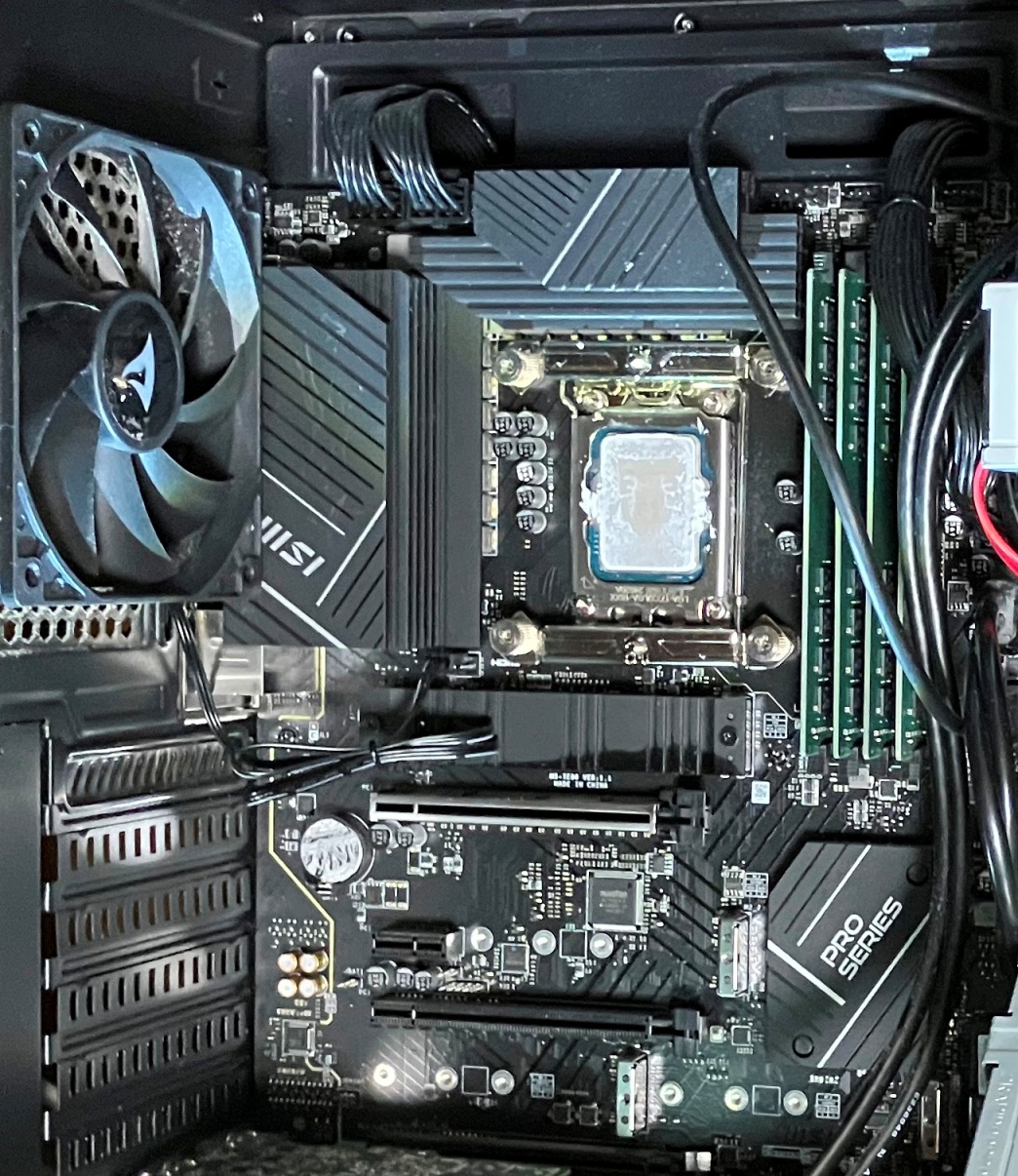 CPU core i7 13700を14700に交換 – Plumtown