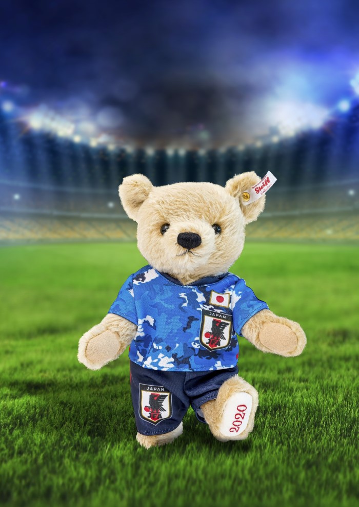 テディベアがSAMURAI BLUEのロゴを背負う！シュタイフ社からサッカー