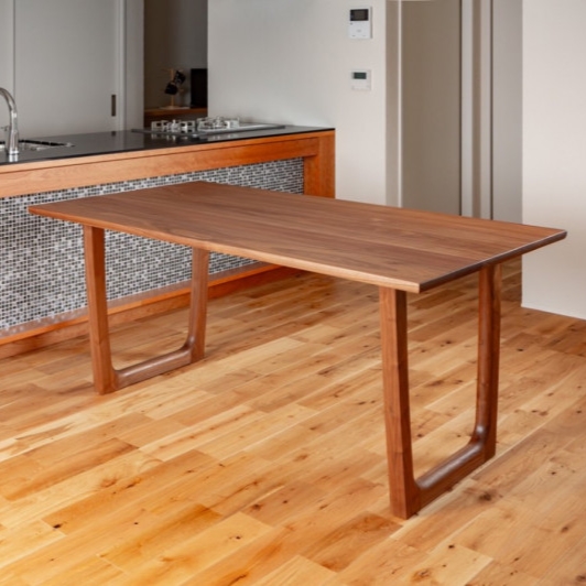 テーブル｜家具と住宅のシャルドネ