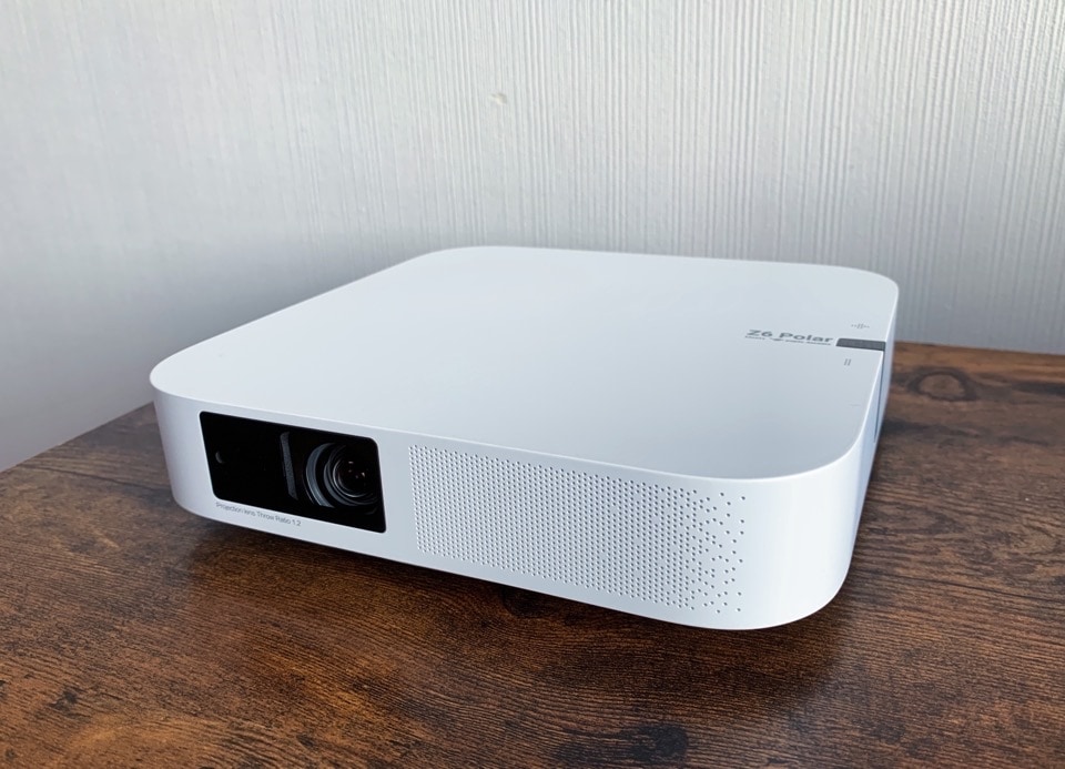 小型軽量なのに静音のプロジェクター「Z6 Polar Meets popIn Aladdin