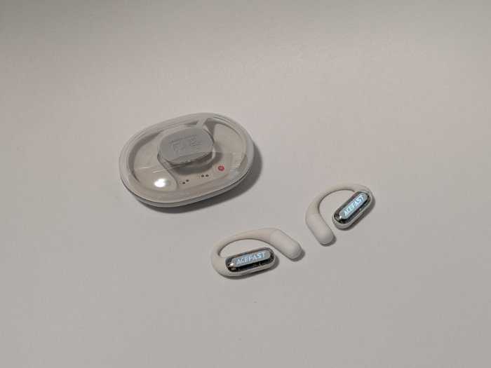 ACEFAST ACEFIT Proレビュー】輝くLEDとスケルトンデザイン！唯一無二