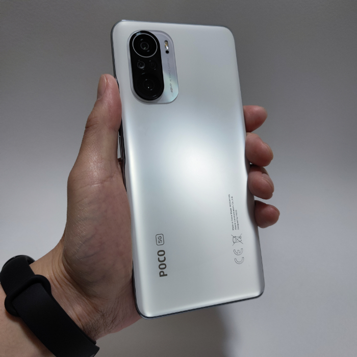 POCO F3レビュー】3万円台で買えるハイエンドスマホ！ゲームもカメラも