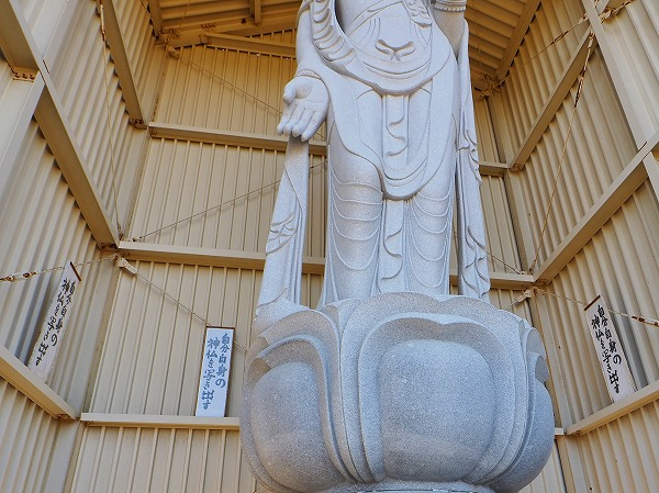 奥入瀬の観音像/青森県