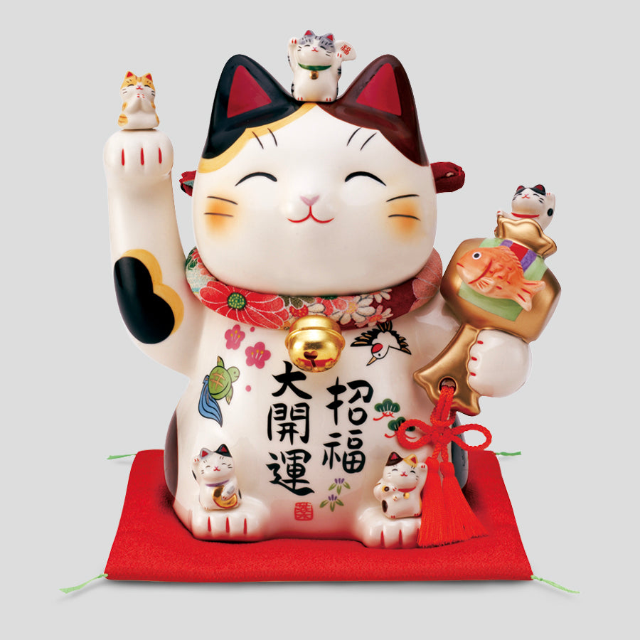 彩絵招福大開運招き猫(ちりめん首輪付・7.5号) – 中外陶園オンラインストア
