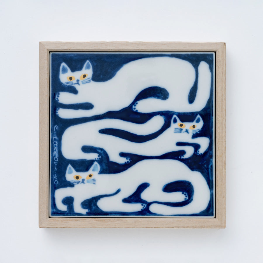 ミロコマチコ 瀬戸焼タイル「しろ3匹」(額入) – 中外陶園オンラインストア