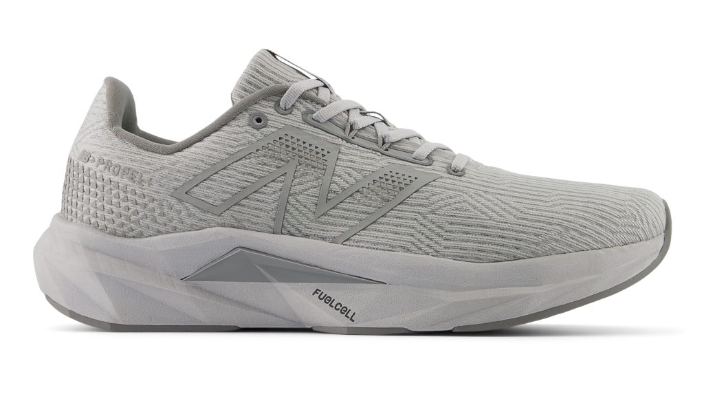 NB公式 - ニュースリリース - 反発感覚を養う、プレート入りシューズの