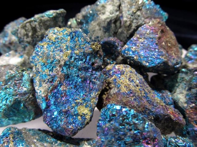 チャルコパイライトとは？産地・硬度と天然石の特徴