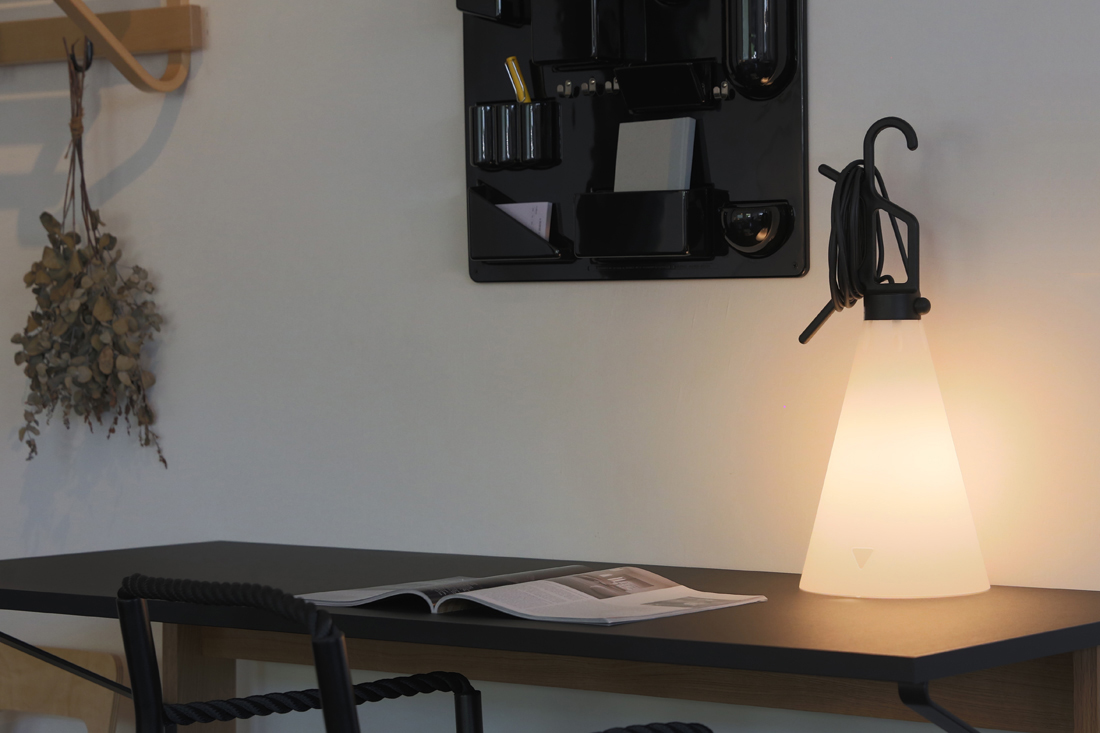 MAYDAY（メイデイ）｜FLOS（フロス）｜テーブルランプ イタリア照明