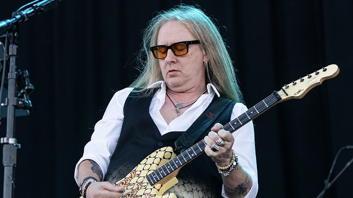 Jerry Cantrell Performs Alice in Chains Song for First Time Since 1993