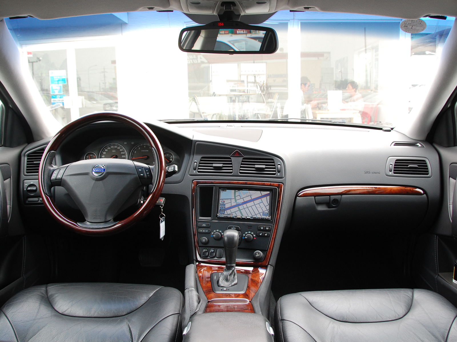 希少なボルボV70後期型の左ハンドル！｜ボルボ専門店コクスン