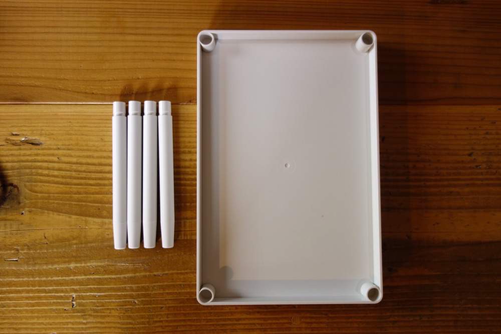 無印良品のABS樹脂トレーを使って文房具を整理しました。棚の