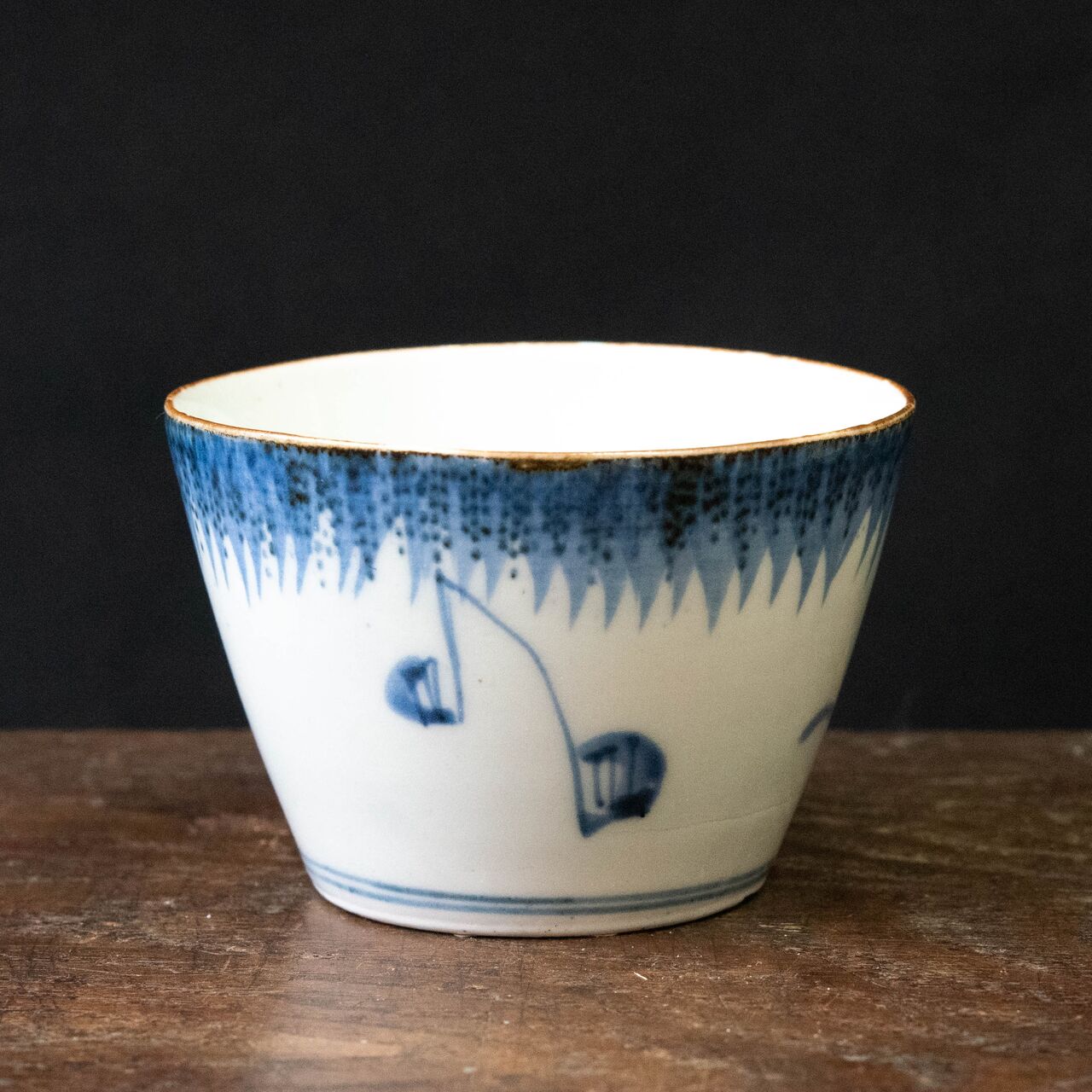 陶磁器 :: 伊万里 型紙摺り雷・雨降り文 蕎麦猪口 | COTTOU.JP 骨董の