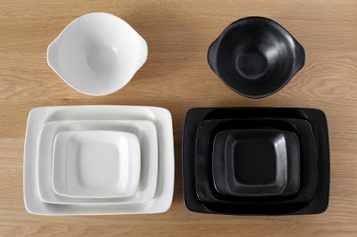 やさしい白と黒の器、井山三希子さんの「YASUMI」シリーズ | お知らせ