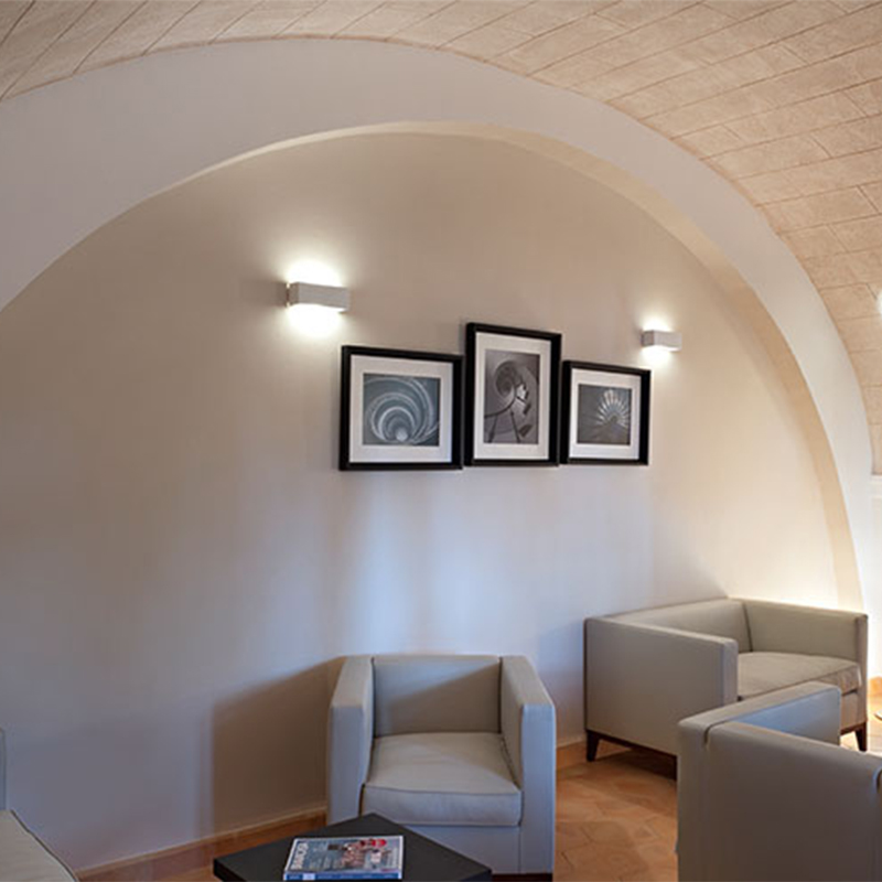 FLOS(フロス) STYLOS（スチロス）｜フロアーランプ | THE CONRAN SHOP