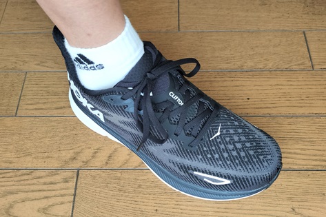 ホカオネオネ CLIFTON 9(クリフトン9)のサイズ感と履き心地！ レビュー