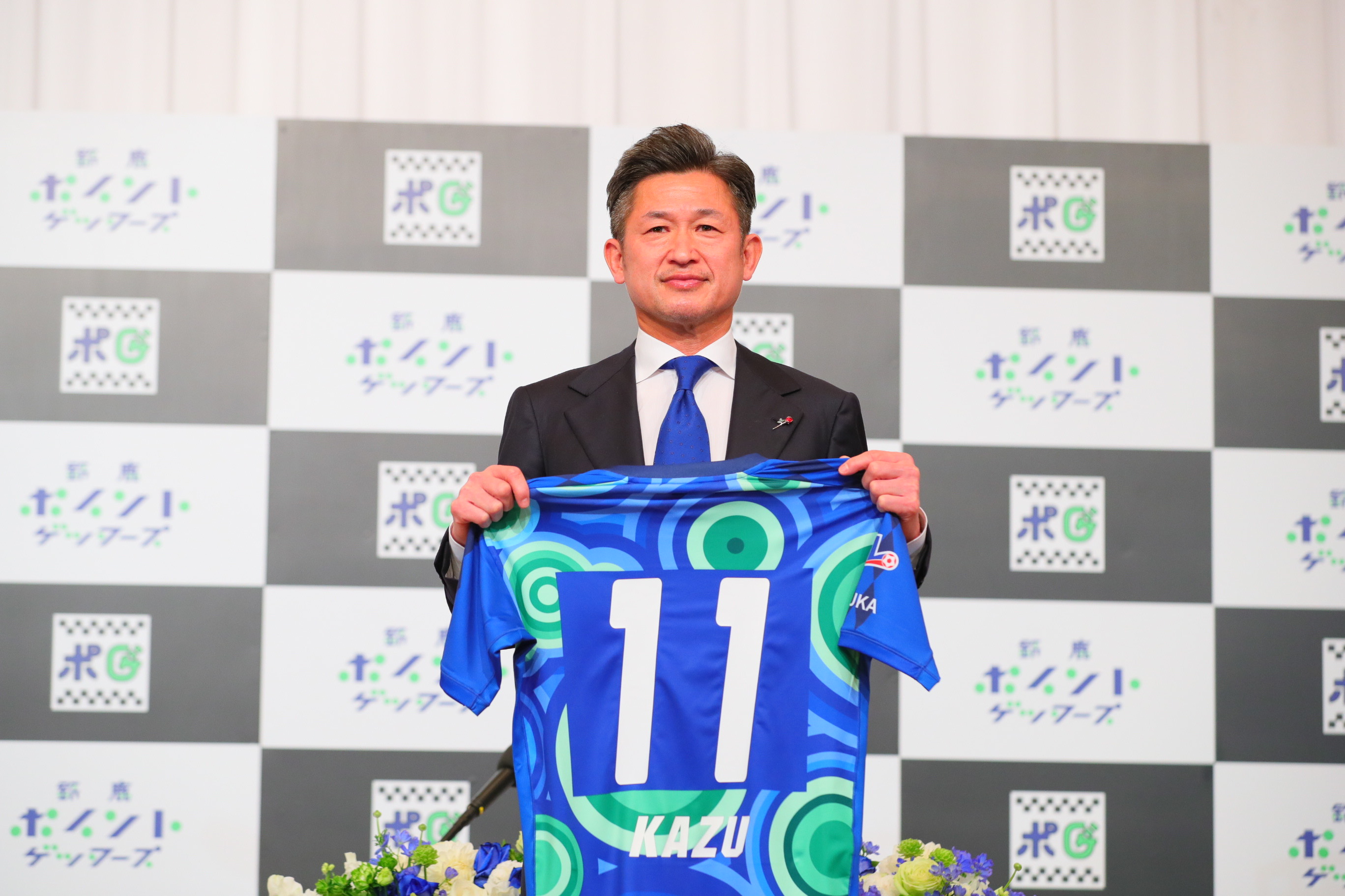 カズが鈴鹿入団会見「新しい場所で情熱燃え上がらせたい」 - 産経ニュース