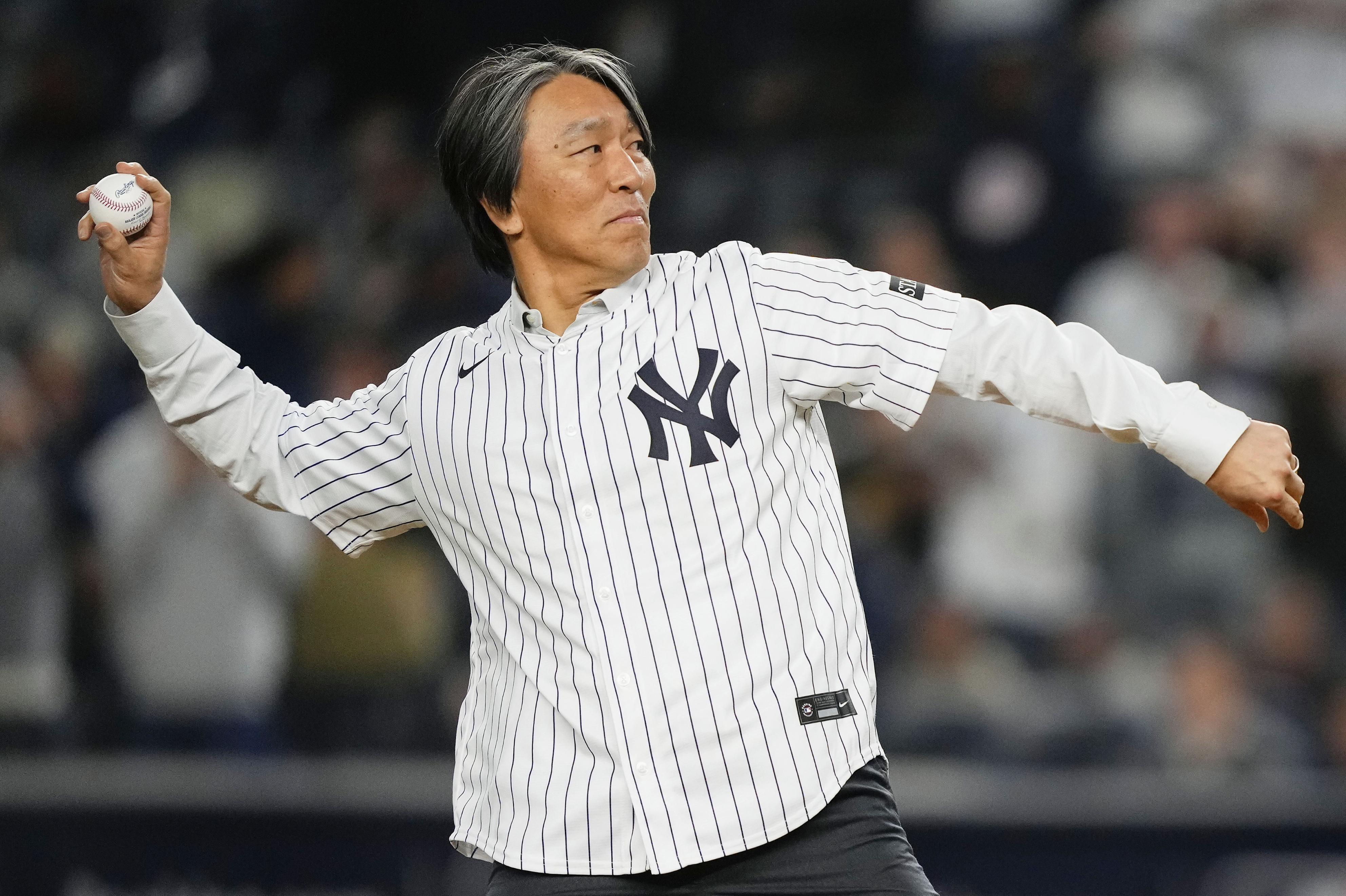 松井秀喜さんが始球式 マウンドからストライク ブルージェイズとの地区