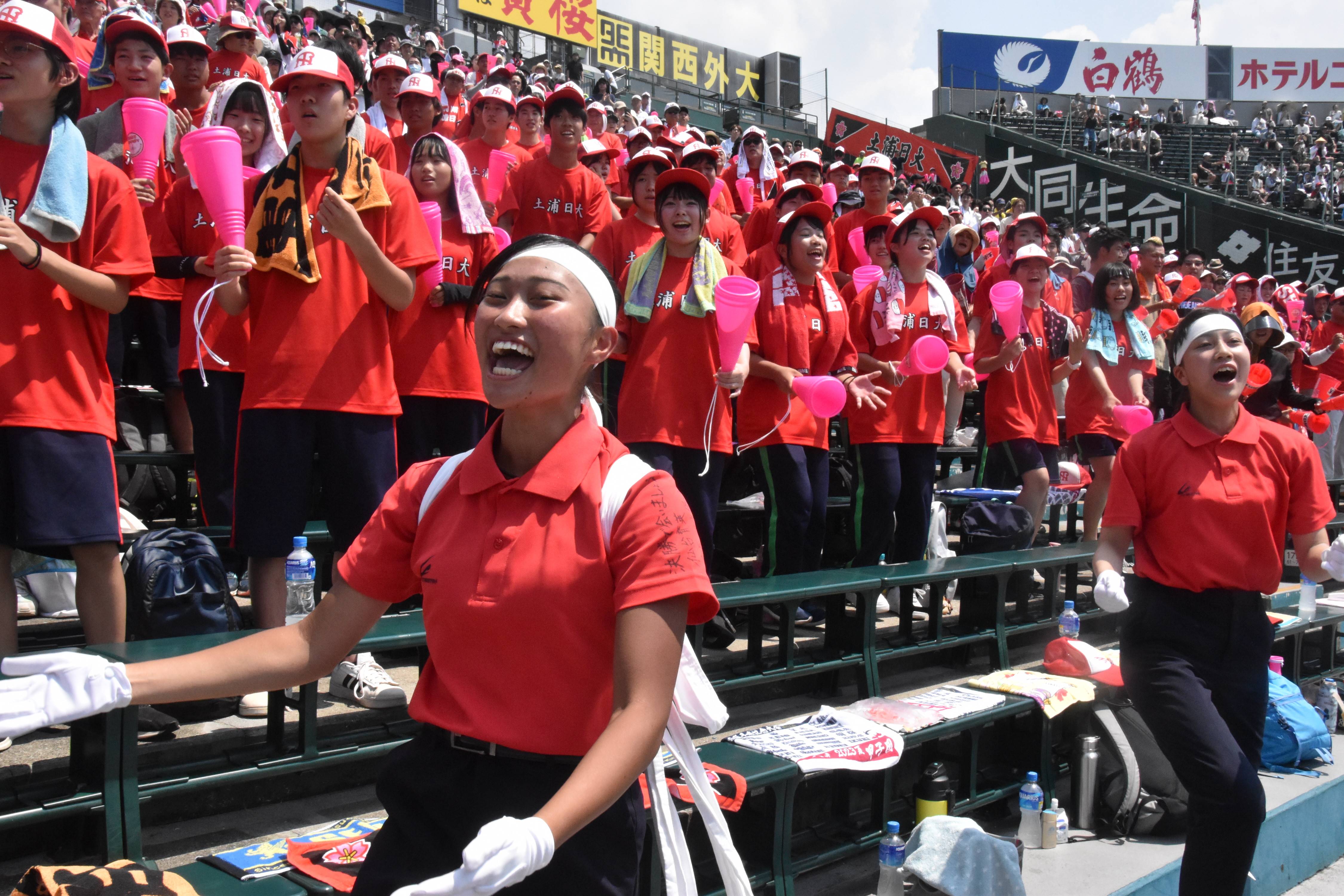 土浦日大応援団、〝魔曲〟連発も仙台育英との同宿対戦かなわず - 産経