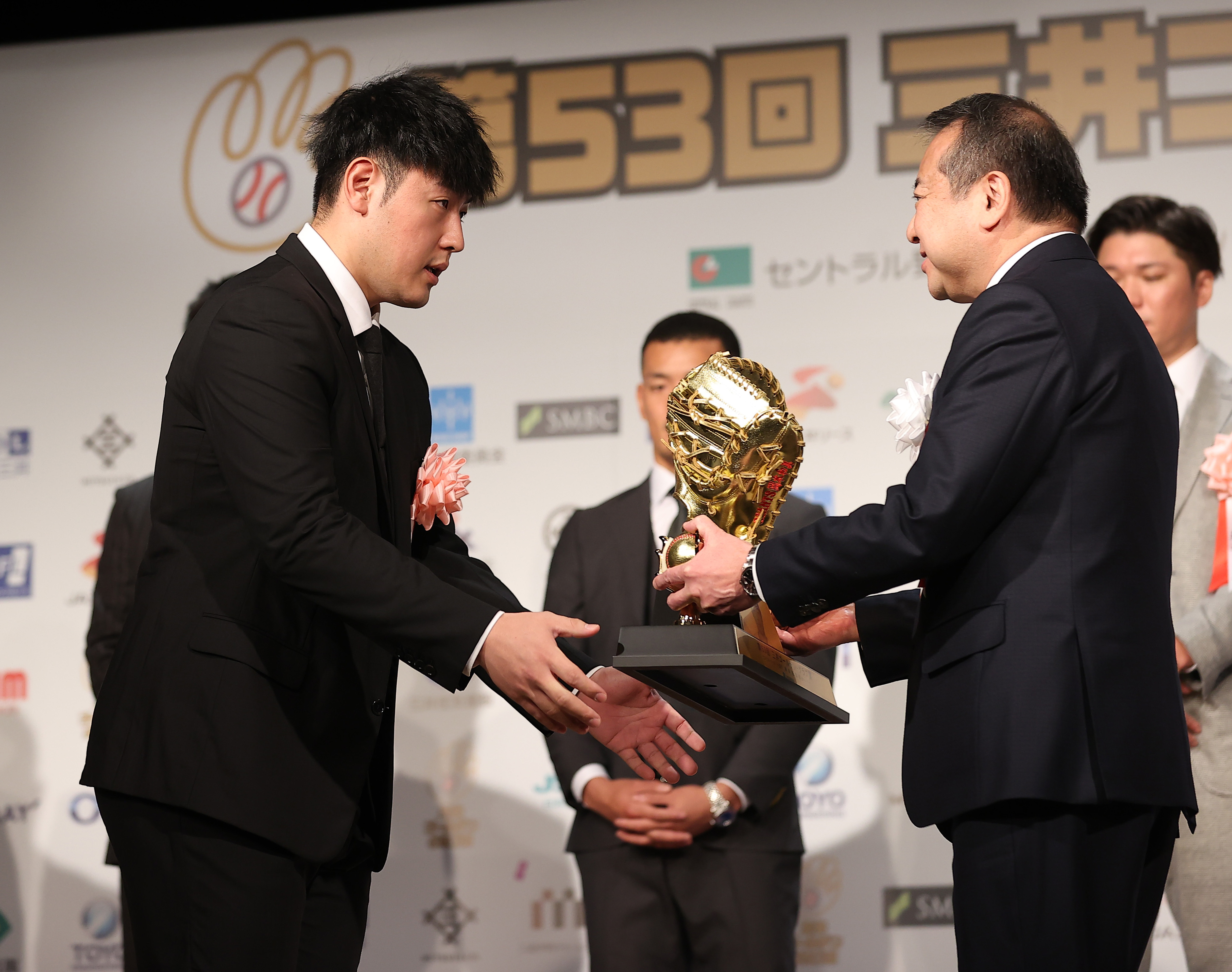 最終価格！巨人岡本和真選手実使用Nike 半袖ウェア G 25 巨人】岡本和