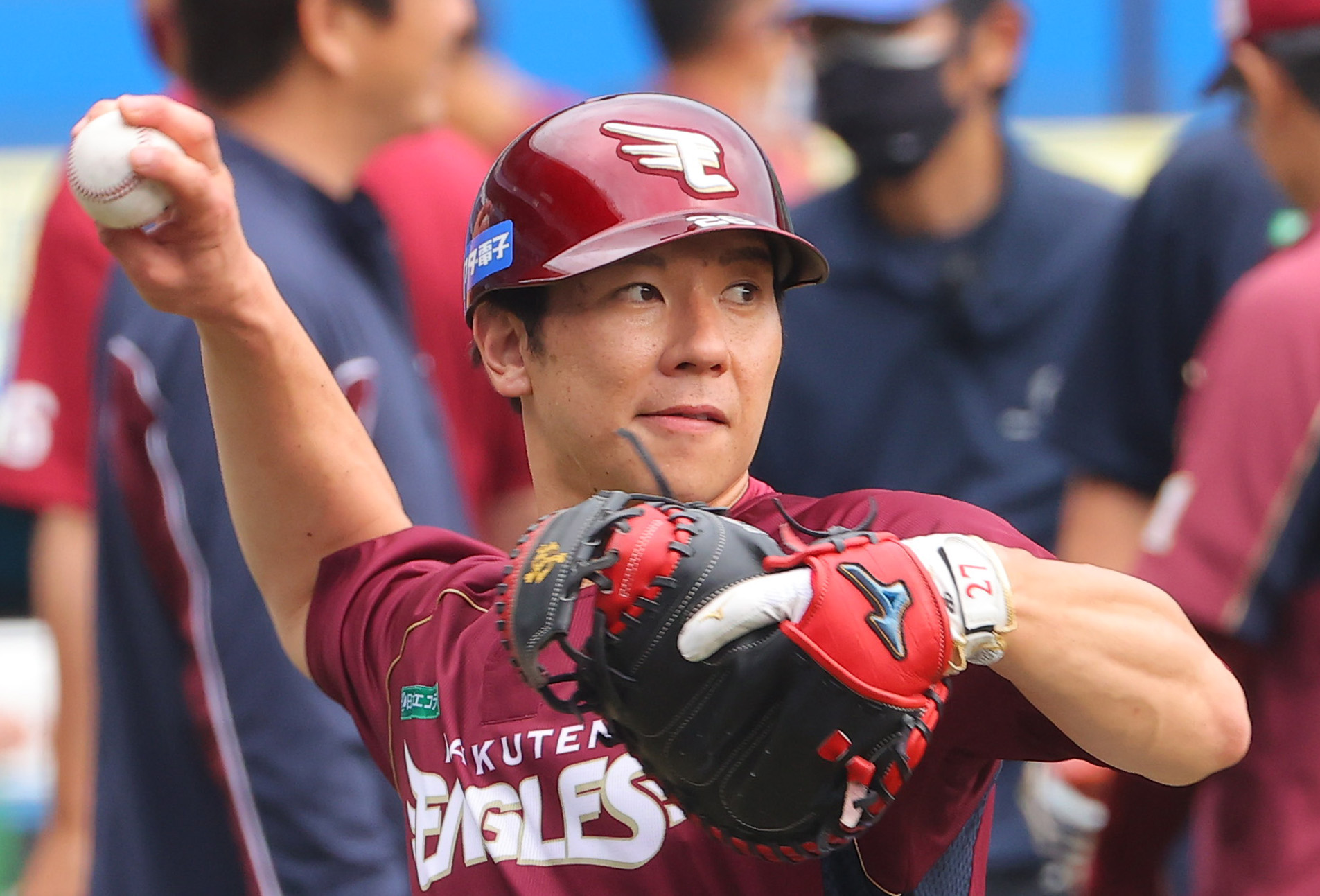 巨人からトレードで加入の楽天・炭谷銀仁朗が練習参加 背番号「26